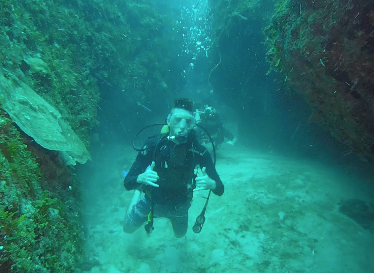 scuba diving in belize